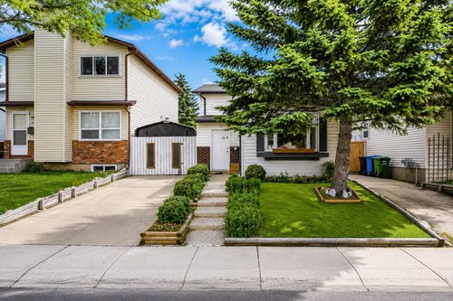 3614 39 St Ne, Calgary, AB, T1Y5H6 | Card Image