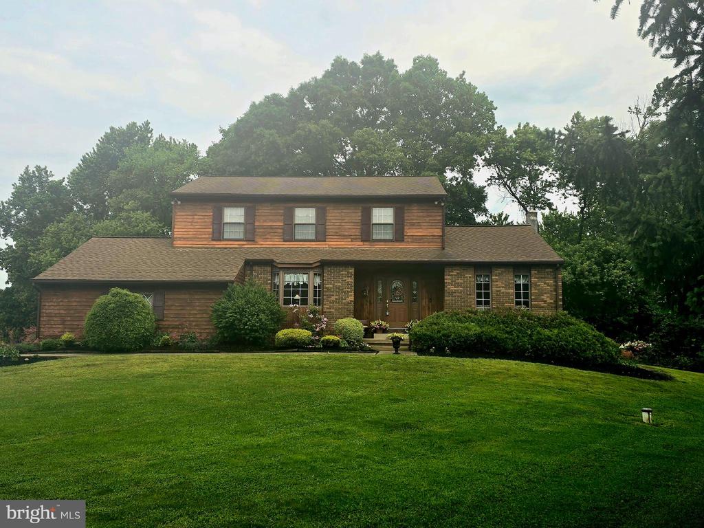 Wayne Dr, Columbus, NJ 08022