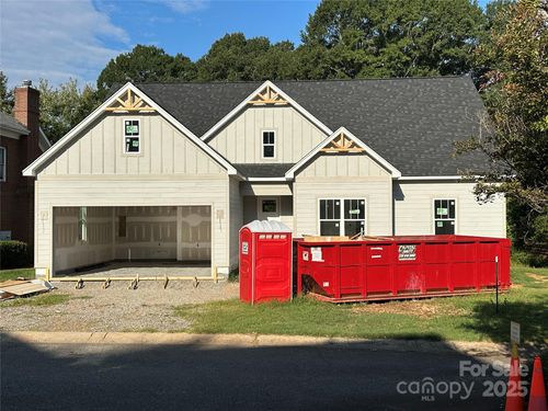 1061 The Glen St, Statesville, NC, 28677-3231 | Card Image