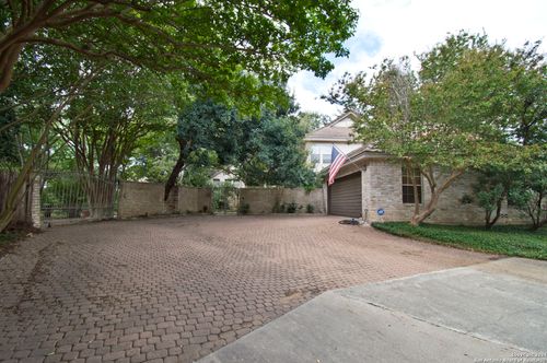 7 &amp; 9 Scarborough Sq, San Antonio, TX, 78218 | Card Image