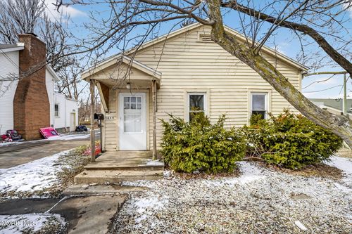 1464 Sunshine St, Oregon, OH, 43616-3702 | Card Image