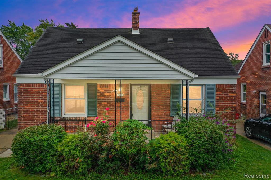 Riverbank St, Lincoln Park, MI 48146