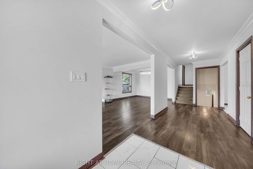 7651 Swan St, Niagara Falls, ON, L2H2R1 | Card Image