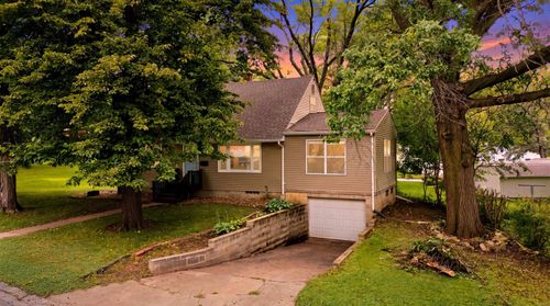 2006 Ashland Ave, Cedar Falls, IA, 50613-4604 | Card Image