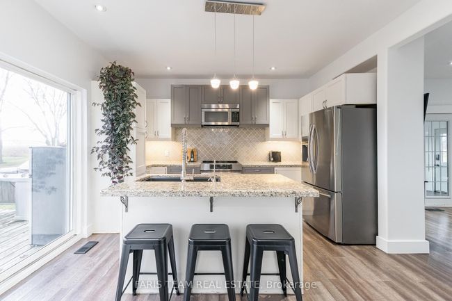 7884 County Rd 13, House other with 3 bedrooms, 2 bathrooms and 10 parking in Lisle ON | Image 4