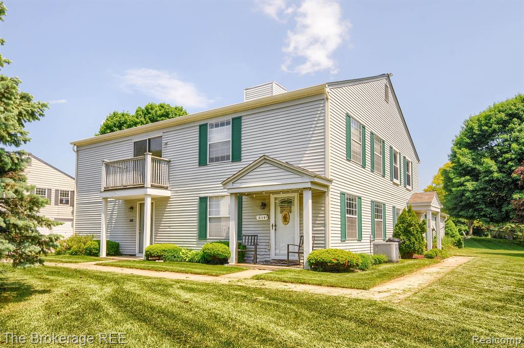 Sunnyside Ct, Lake Orion, MI 48360
