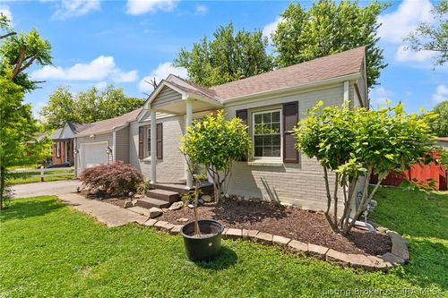 11 Louise St, Jeffersonville, IN, 47130-4570 | Card Image