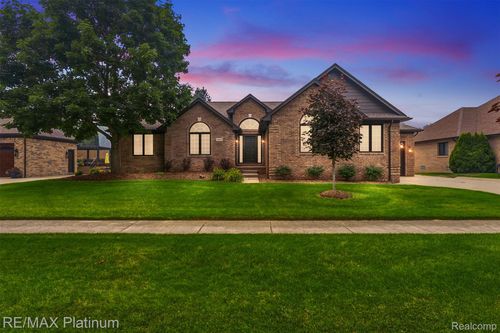 52655 Chestnut Grove Ln, Shelby Township, MI, 48316-3739 | Card Image