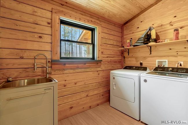 Separate Laundry Room | Image 27
