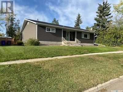 319 Alberta Ave, House other with 4 bedrooms, 2 bathrooms and null parking in Kerrobert SK | Image 2