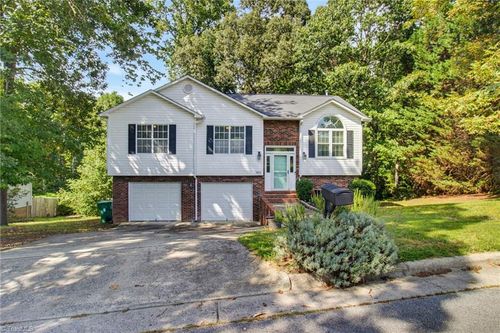 3913 Landover Dr, High Point, NC, 27265-9588 | Card Image