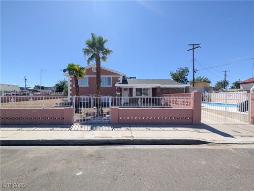 228 Falcon Ln, Las Vegas, NV, 89107-2806 | Card Image