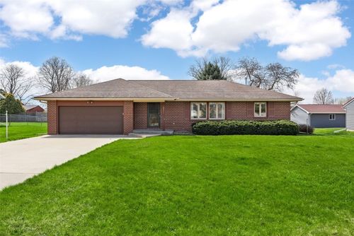 4412 H St, Amana, IA, 52203-8004 | Card Image