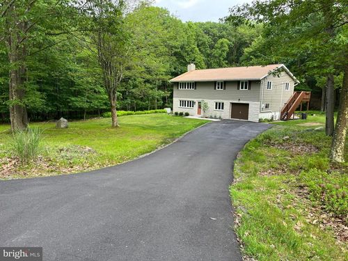 275 Mountain Oaks Dr, Laurel Run, PA, 18706-9440 | Card Image