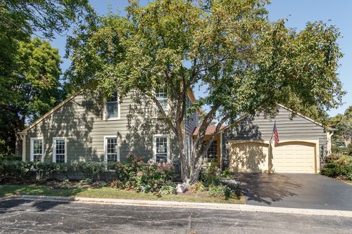 8 The Court Of Charlwood, Northbrook, IL, 60062-3203 | Card Image