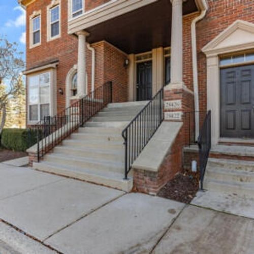 29422 Glen Oaks Blvd W, Farmington Hills, MI, 48334-2931 | Card Image