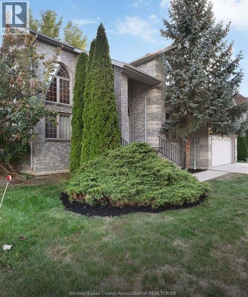 11363 Amalfi Dr, Windsor, ON, N8P1J8 | Card Image