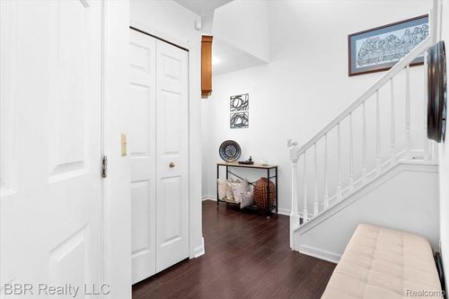 17647 Liberty Ln, Brownstown, MI, 48193-7578 | Card Image