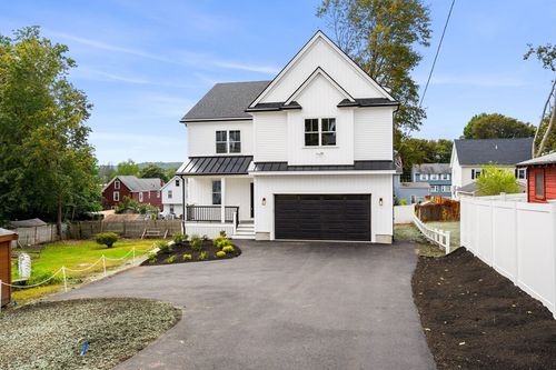 61 Mount Pleasant St, Woburn, MA, 01801-5651 | Card Image