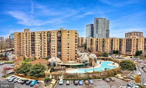 307-8360 Greensboro Dr, MCLEAN, VA, 22102-3512 | Card Image