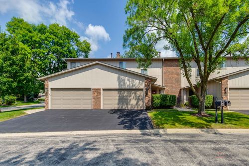 182-19W182 Ginny Ln E, Oak Brook, IL, 60523-1025 | Card Image