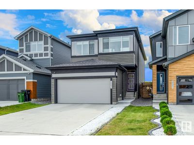 3947 5 Ave Sw, House other with 3 bedrooms, 3 bathrooms and null parking in Edmonton AB | Image 2