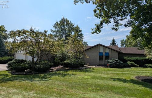 1590 Meadowlake Dr, Tiffin, OH, 44883-3230 | Card Image