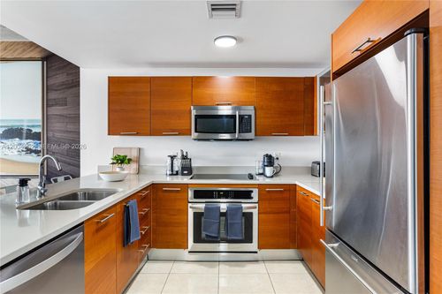 913-3250 Ne 1st Ave, Miami, FL, 33137-4096 | Card Image