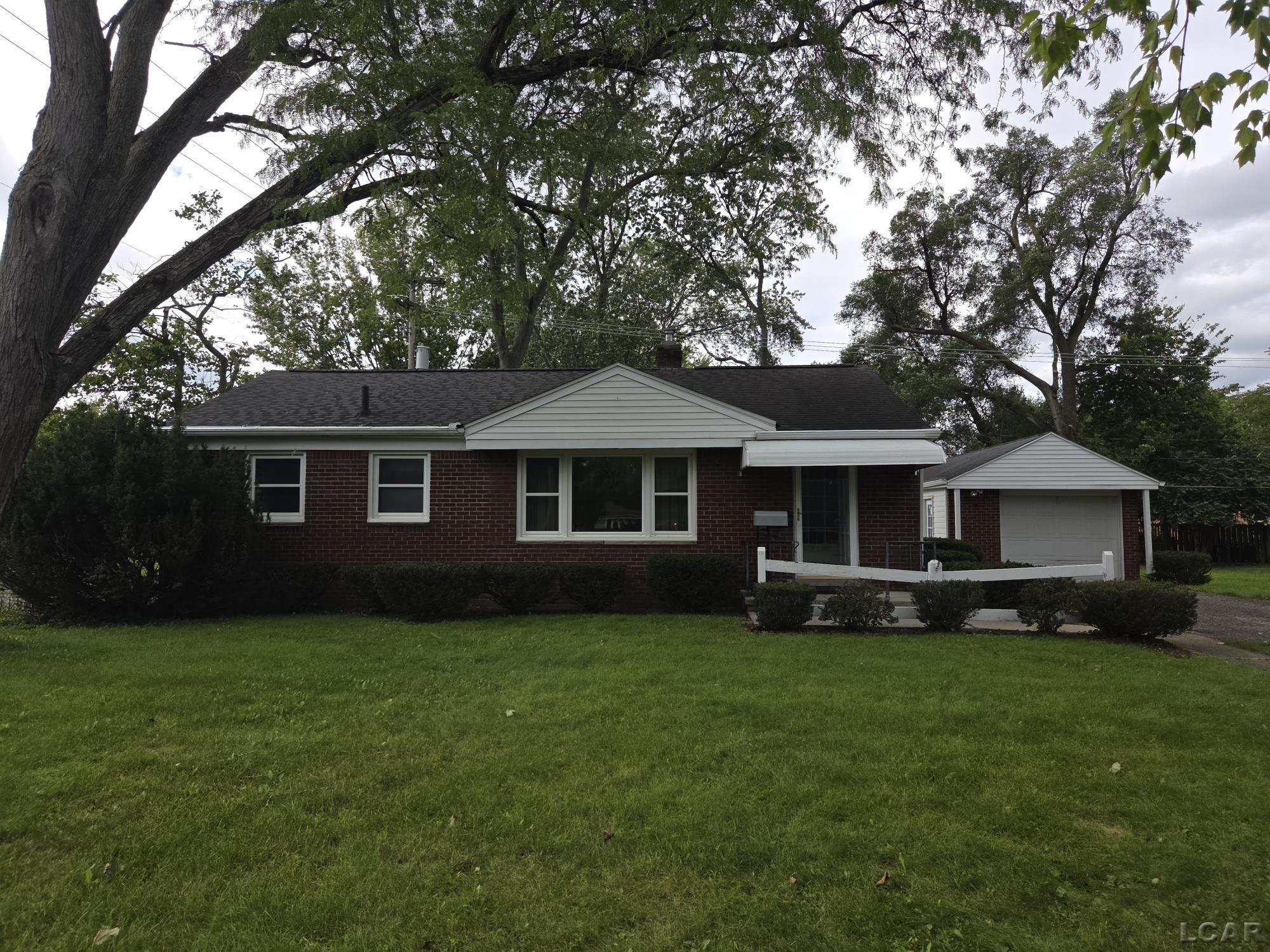 121 Maple St, For Sale in Tecumseh - eXp Realty