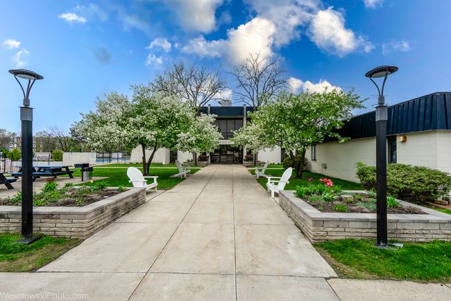 APT-4A - 9737 N Fox Glen Dr, Condo with 2 bedrooms, 2 bathrooms and 2 parking in Niles IL | Image 11