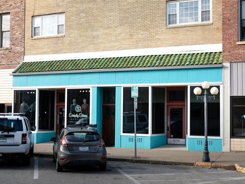 203 W Madison St, Pontiac, IL, 61764-1812 | Card Image
