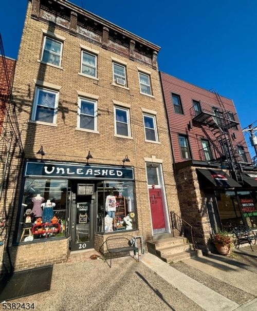20 Washington Ave, Nutley, NJ, 07110-5402 | Card Image