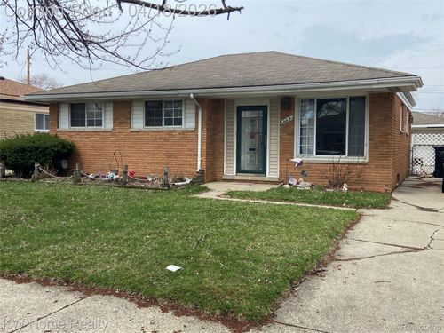 15251 Elderwood St, Roseville, MI, 48066-4009 | Card Image