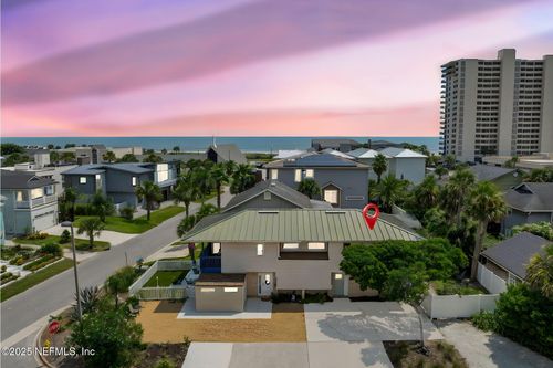 2075 2nd St N, Jacksonville Beach, FL, 32250-7425 | Card Image