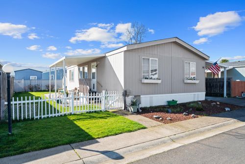 spc-65-1570 S Peach St, Medford, OR, 97501-7021 | Card Image