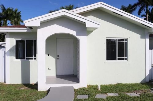 872 Sw 7th Ter, Homestead, FL, 33034-5607 | Card Image