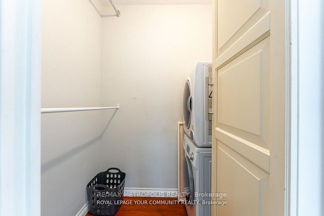 704 - 15 Elizabeth St N, Condo with 3 bedrooms, 2 bathrooms and null parking in Mississauga ON | Image 28