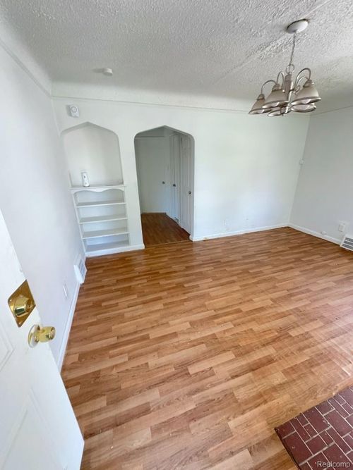 13503 Ashton Rd, Detroit, MI, 48223-3529 | Card Image