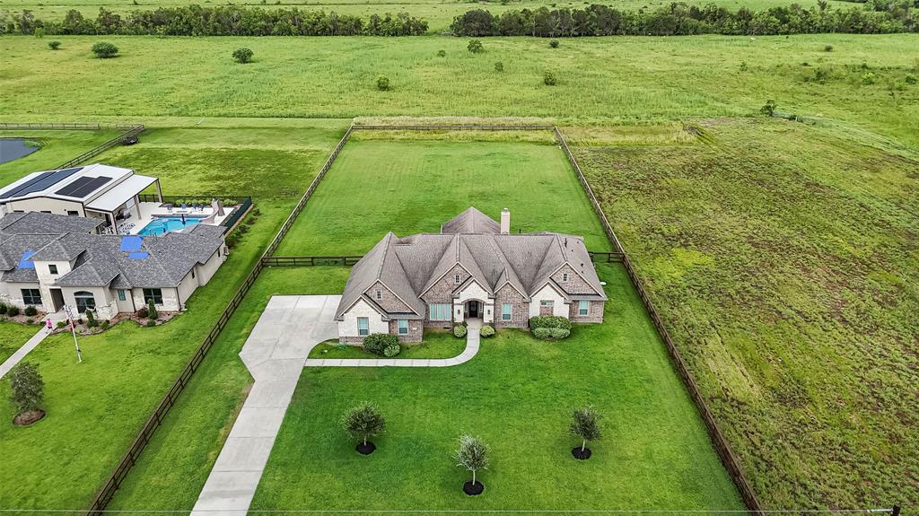 Stratford Hall Dr, Rosharon, TX 77583