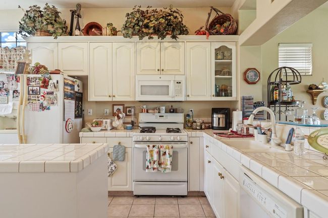 573 Fribourg Ln, House other with 3 bedrooms, 2 bathrooms and null parking in Manteca CA | Image 16