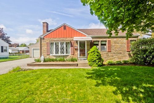 111 Woodcrest Cir, Chicopee, MA, 01020-2038 | Card Image