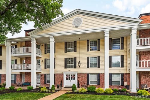10-1511 Hampton Hall Dr, Chesterfield, MO, 63017-4932 | Card Image