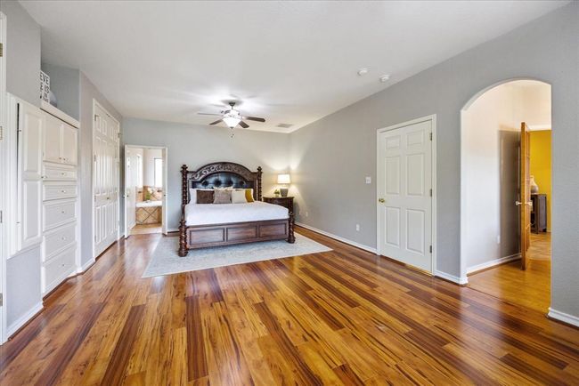 This HUGE primary ensuite does not disappoint. | Image 19