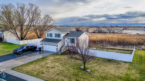 1581 N 2750 W, Plain City, UT, 84404-8556 | Card Image