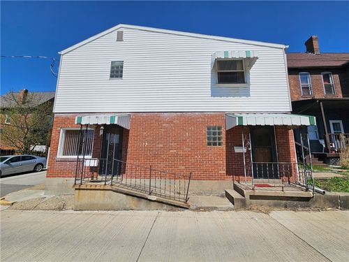915 Corbet St, Tarentum, PA, 15084-1065 | Card Image