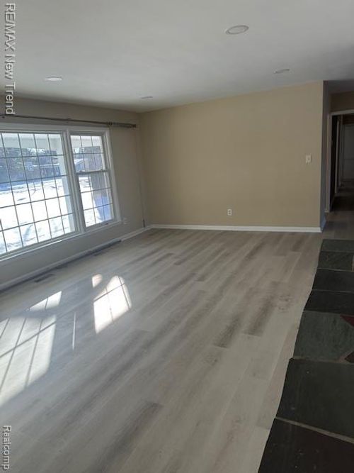 5730 Burnham Rd, Bloomfield Hills, MI, 48302-4016 | Card Image