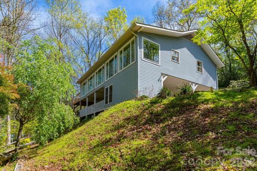 87 Medley Dr, Waynesville, NC, 28785-6434 | Card Image