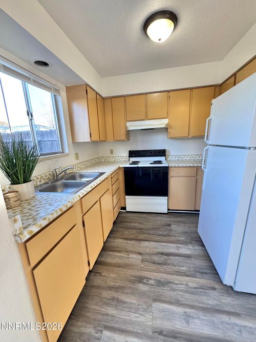 825 Belli Dr, Reno, NV, 89502-2584 | Card Image