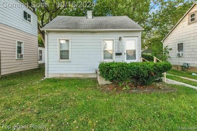 8087 Continental Avenue, Home with 2 bedrooms, 1 bathrooms and null parking in Warren MI | Image 2