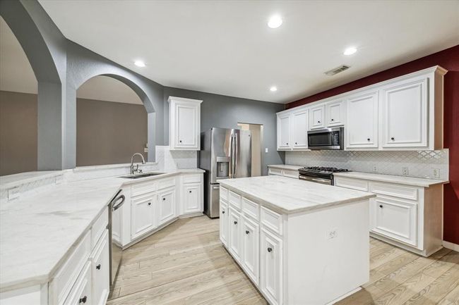 28519 Peper Hollow Ln, House other with 4 bedrooms, 3 bathrooms and 3 parking in Spring TX | Image 13
